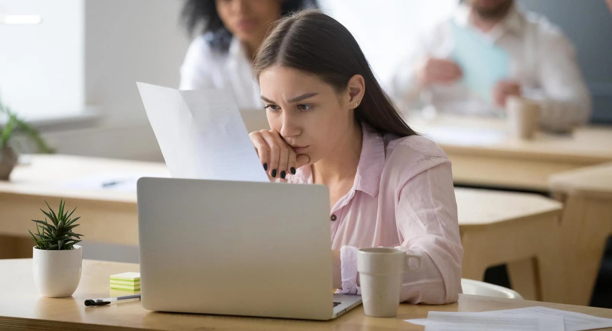 Бухгалтер должен проходить  аттестацию по охране труда