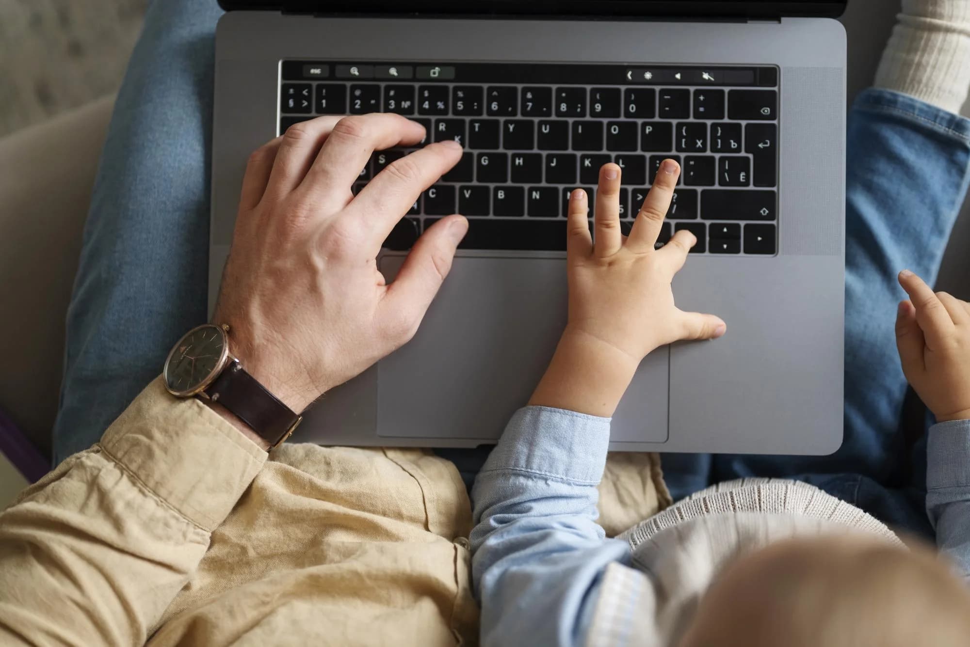 Изменят условия получения пособия по уходу за ребенком