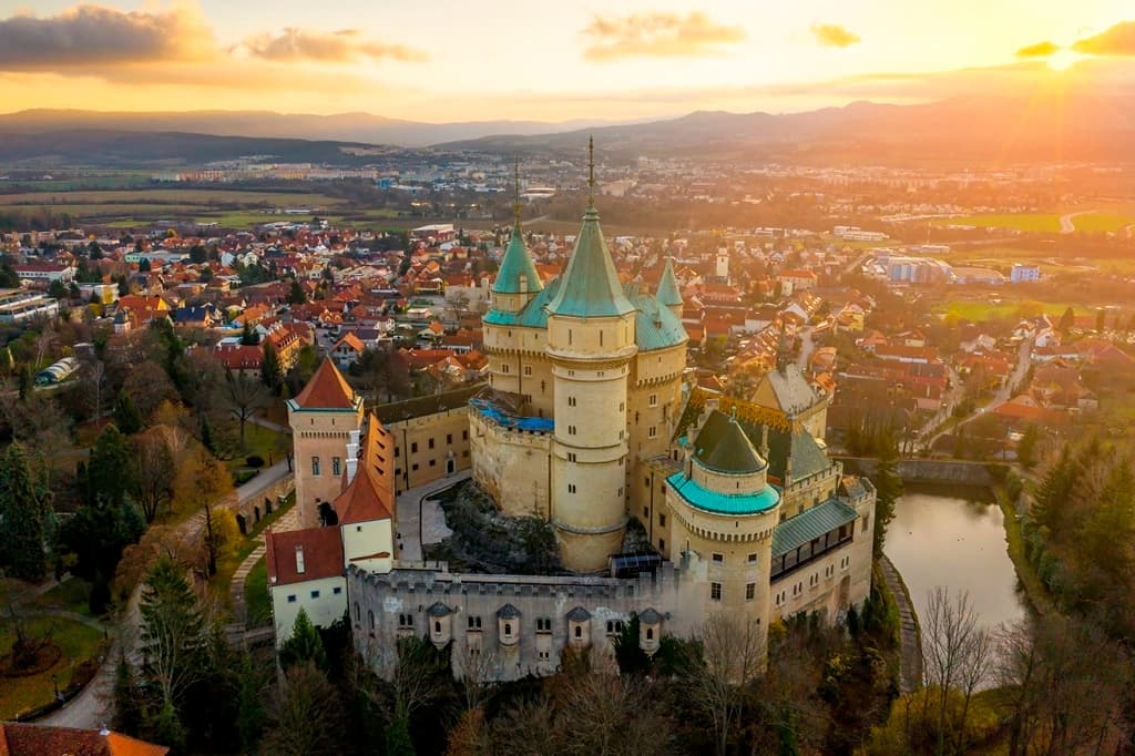 Правительство Словакии одобрило ряд налоговых мер, включая изменение налоговых ставок и новый налог на финансовые операции
