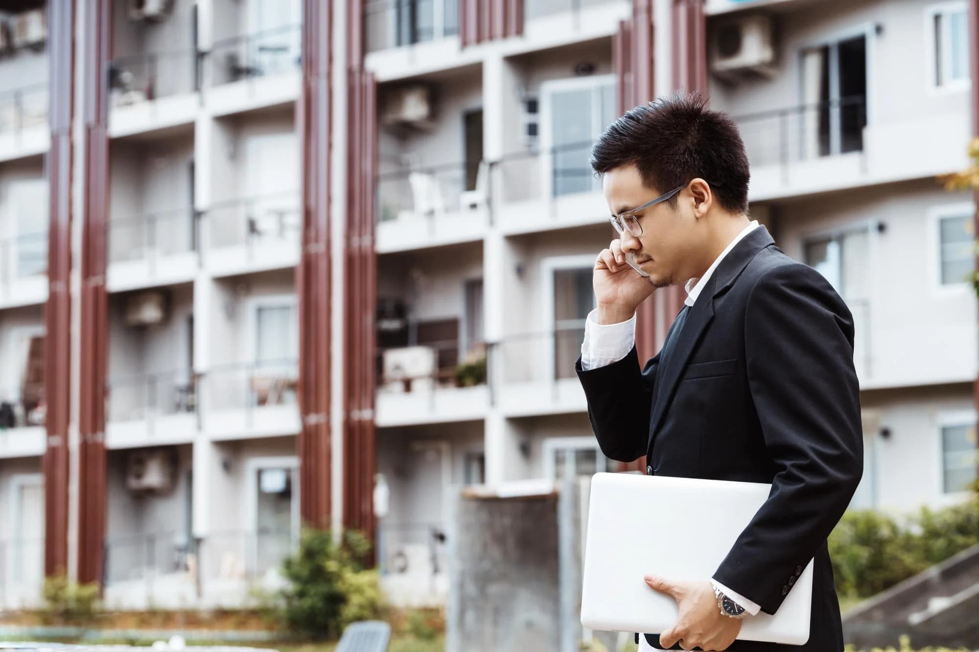 Зарегистрированные права на недвижимость оспариваются в порядке искового производства