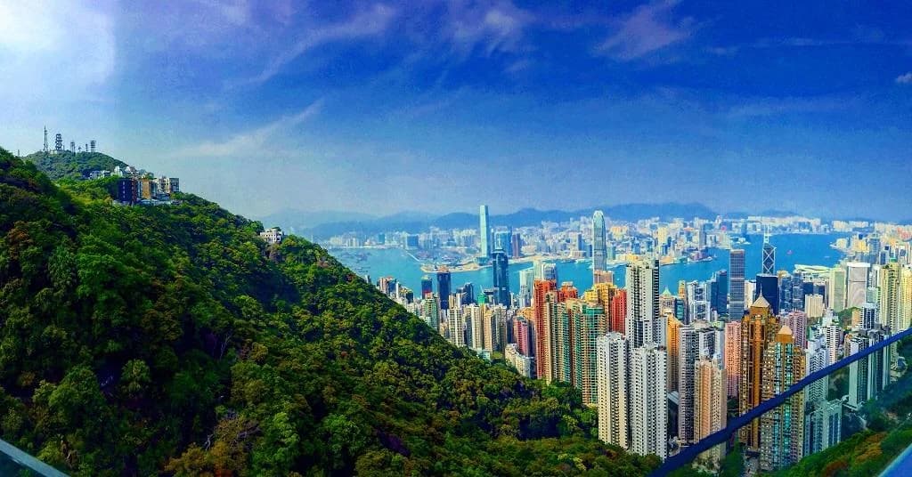 Гонконг начинает консультации по пересмотру правила о налогообложении доходов из-за границы