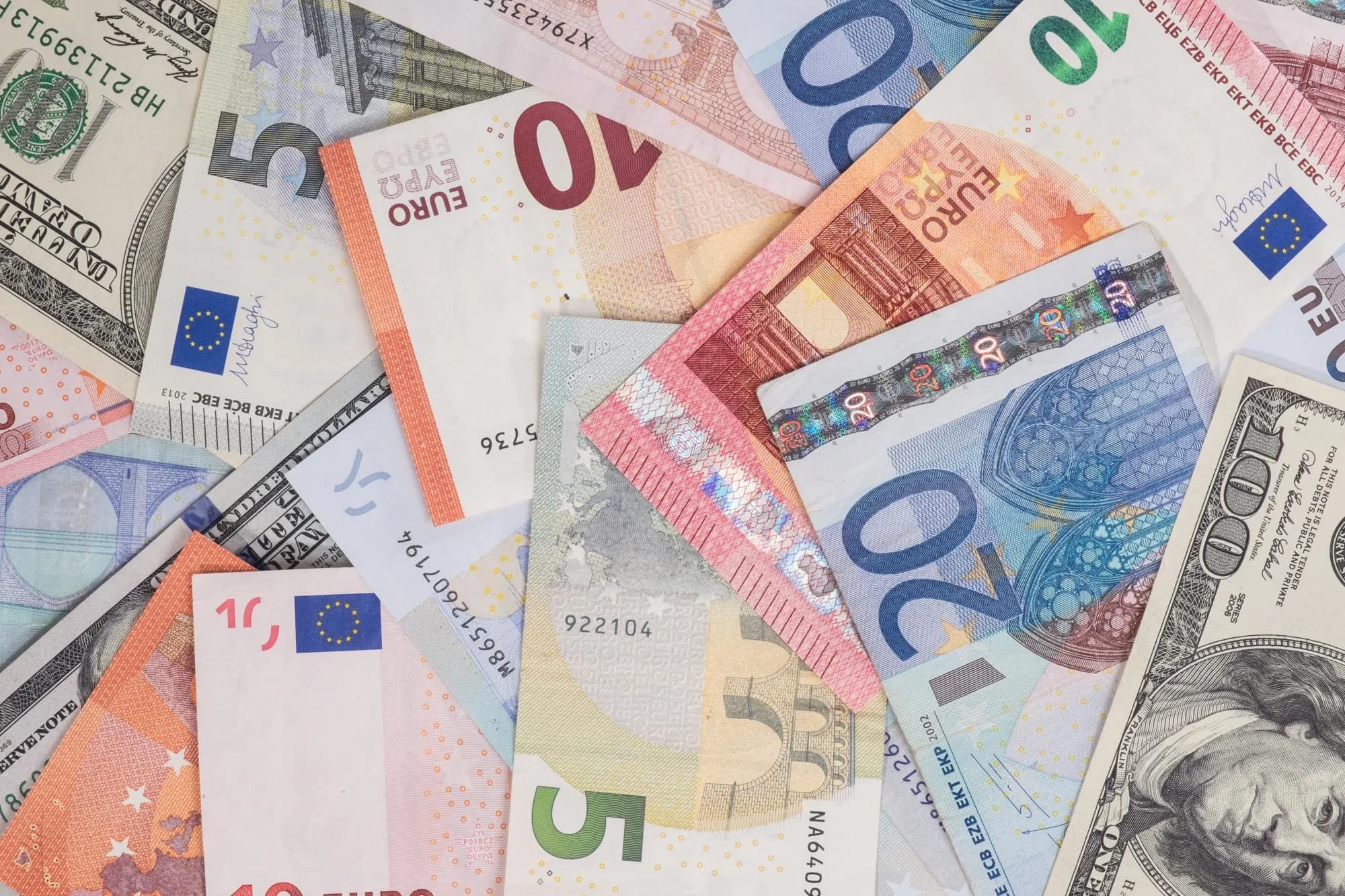 Разъяснен порядок учета налогоплательщиком, применяющим УСН, доходов в иностранной валюте от реализации товаров (работ, услуг) на экспорт