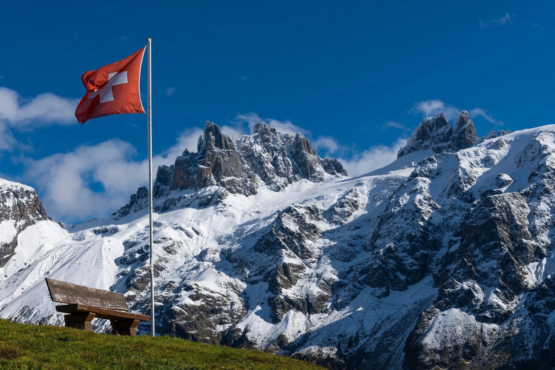 Швейцария начала консультации по введению автоматического обмена налоговой информацией с Россией