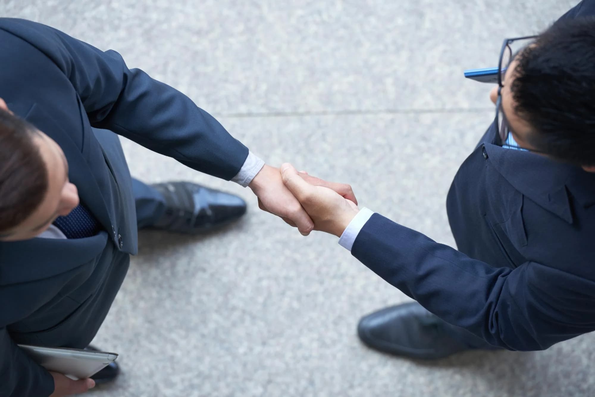 При встречной передаче имущества сделка не признается безвозмездной