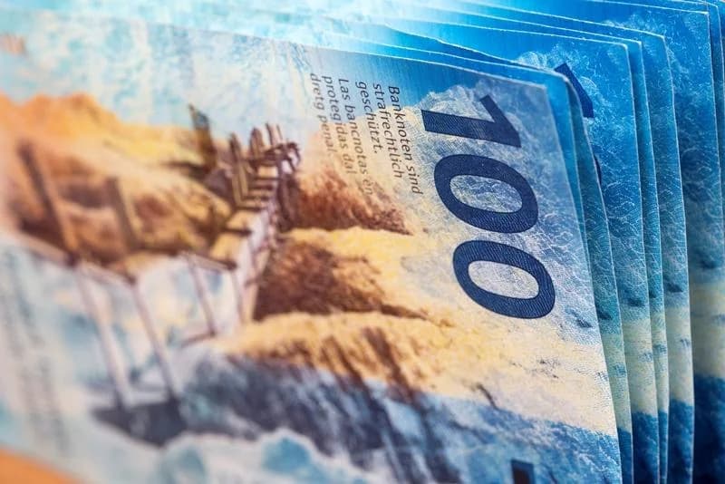 Швейцарские избиратели отклонили реформу налога у источника на проценты по облигациям, но одобрили повышение НДС