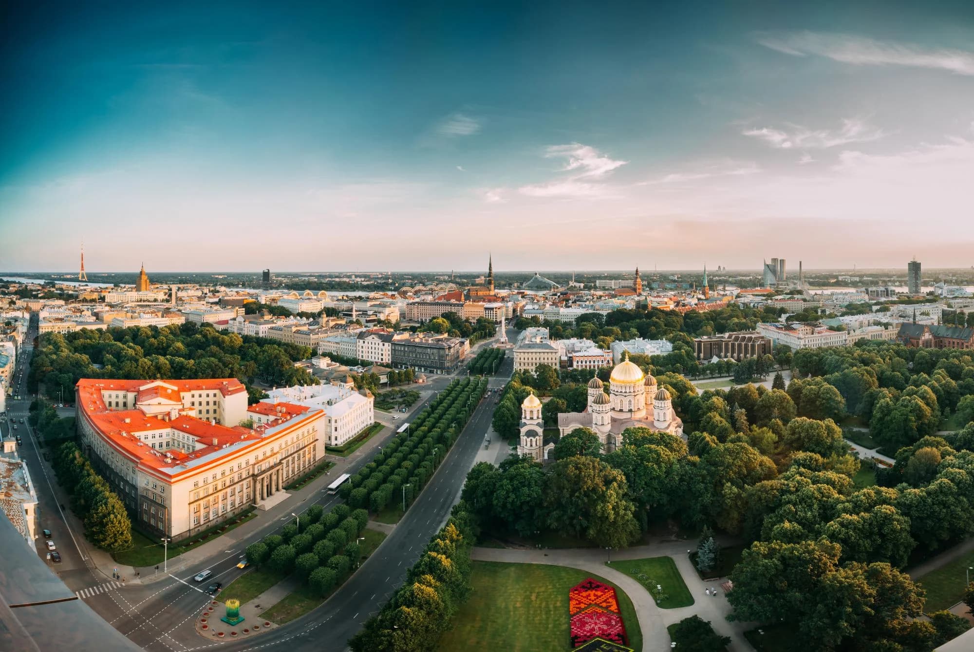 Латвия смягчила режим