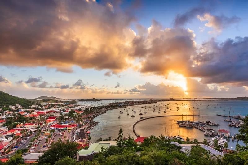 Голландия расторгла соглашения о налоге на сбережения между бывшими Нидерландскими Антильскими островами и некоторыми странами