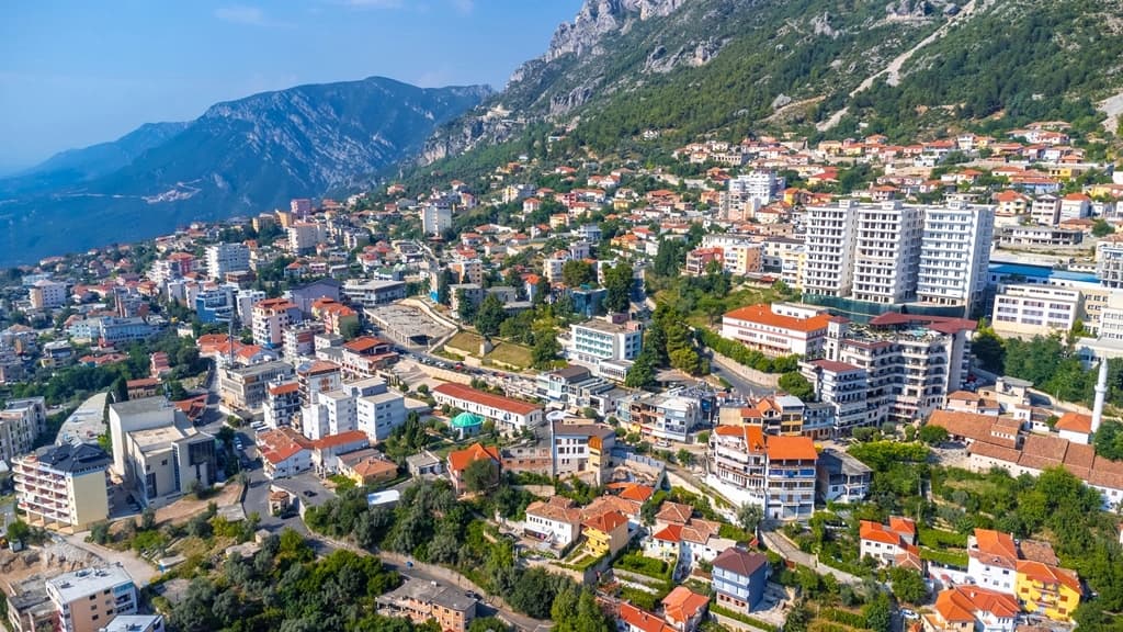 Албания планирует увеличить налоги на недвижимость