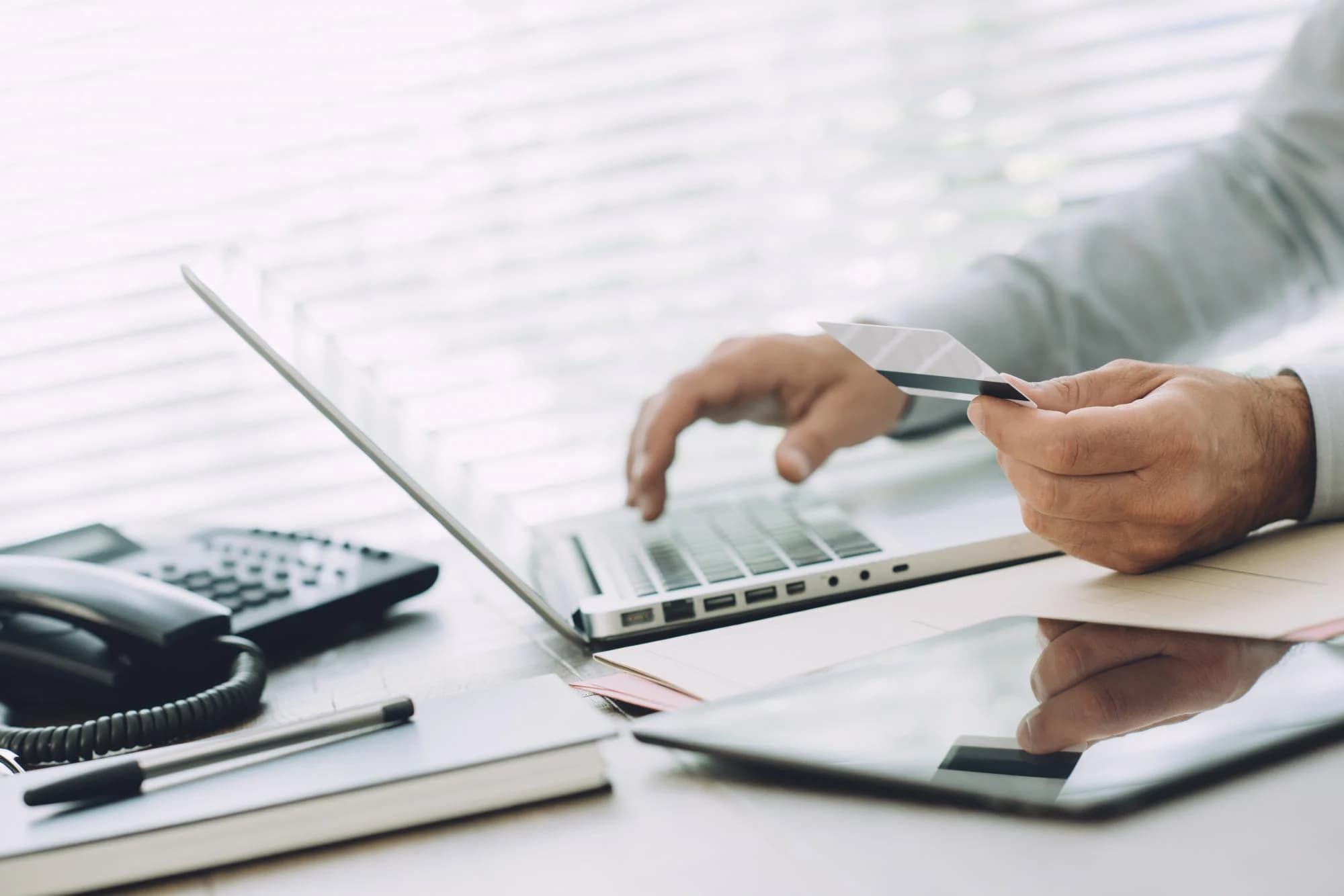 Вовремя изменив название фирмы и не сообщив об этом банку, можно избежать взыскания