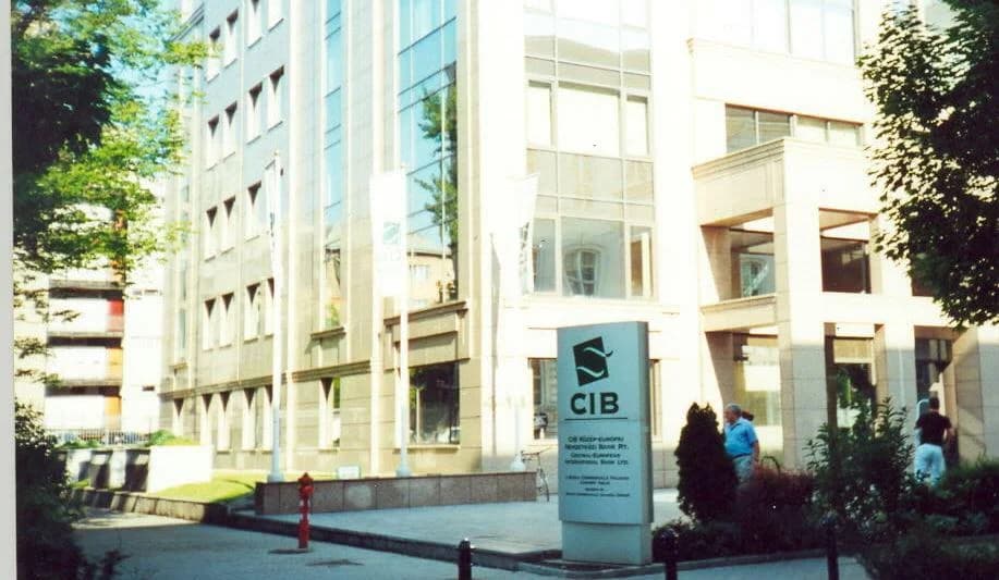 CIB Bank, Hungary, Budapest, May 2000 - Один из самых популярных венгерских банков 90-х годов. Поменял свою открытую политику в связи со сменой владельцев
