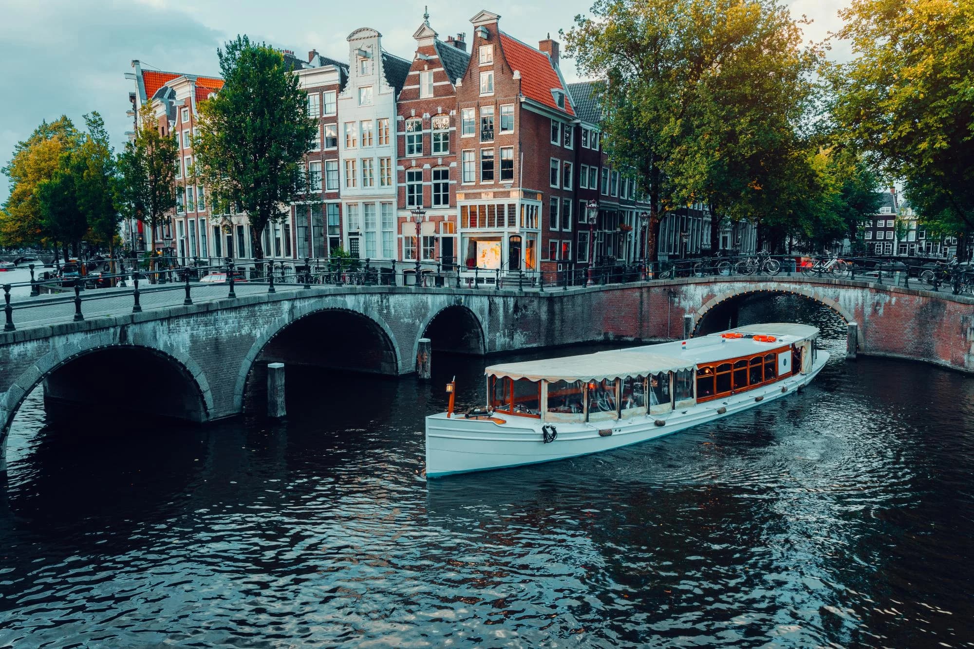 Парламент Нидерландов рассматривает введение повышенного налога у источника на дивиденды для низконалоговых юрисдикций