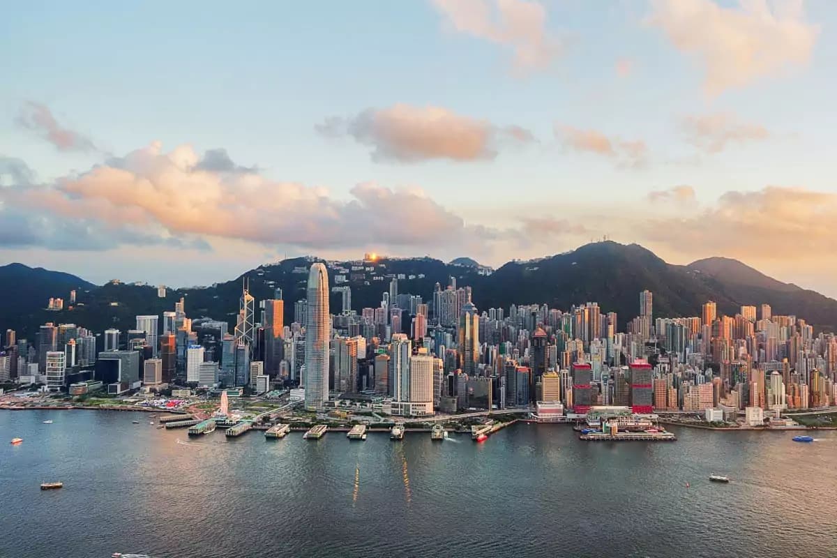 Гонконг объявляет о бюджете на 2025–26 годы, предлагающем благоприятные налоговые меры для определенных секторов