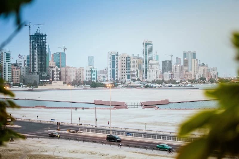 Бахрейн вводит минимальный внутренний налог на пополнение счета