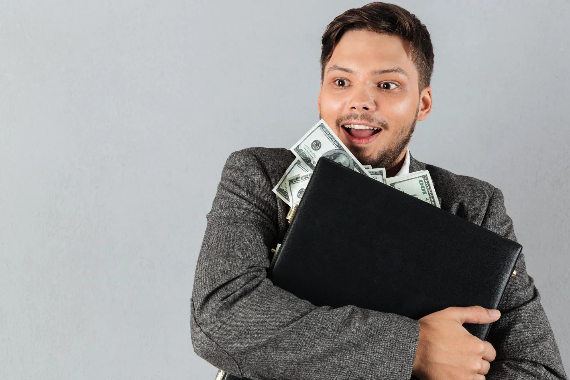 Сокращенному работнику-ИП выходное пособие должно выплачиваться