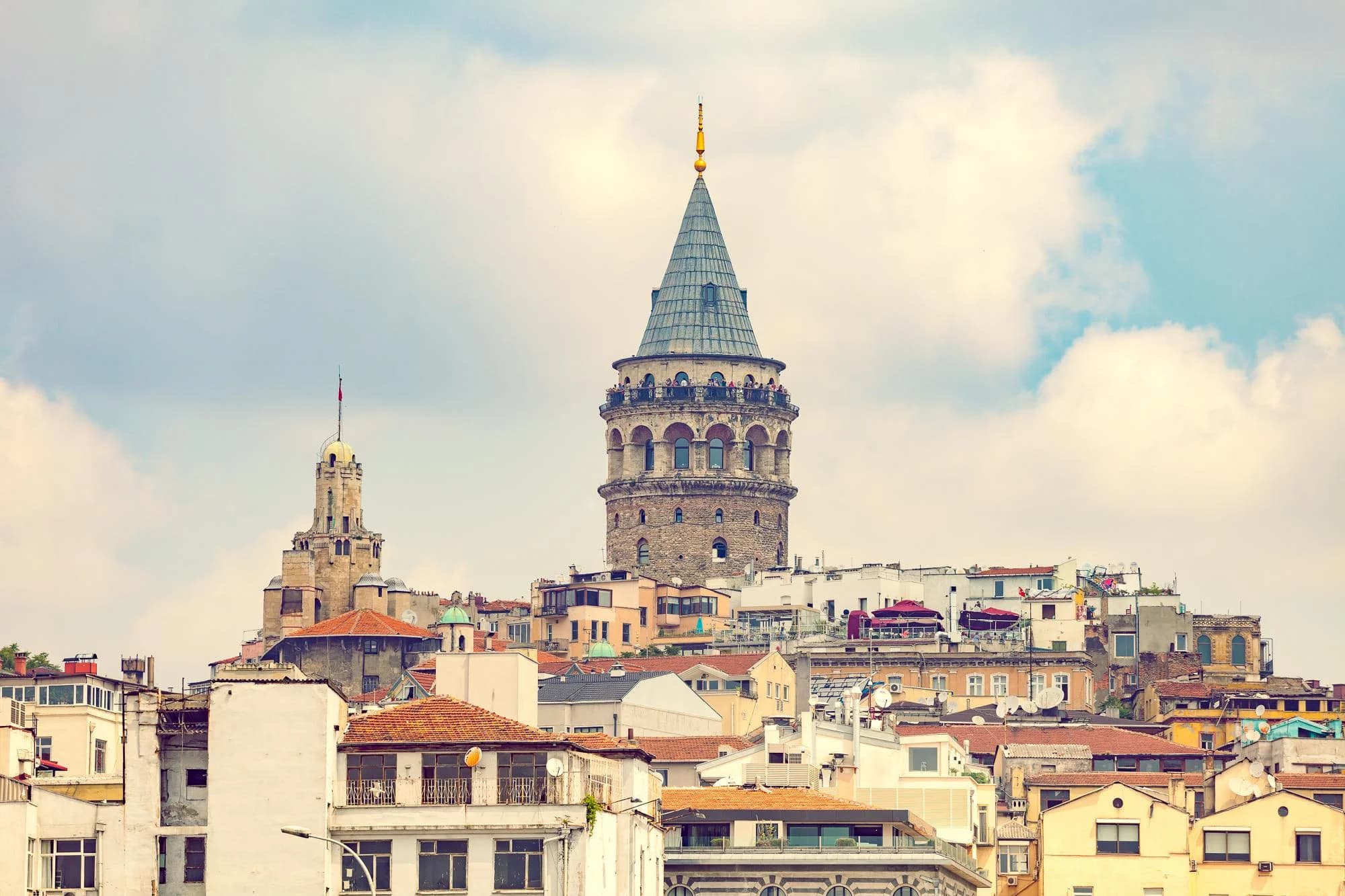 Турция увеличивает налог на банковские и страховые транзакции по валютным операциям