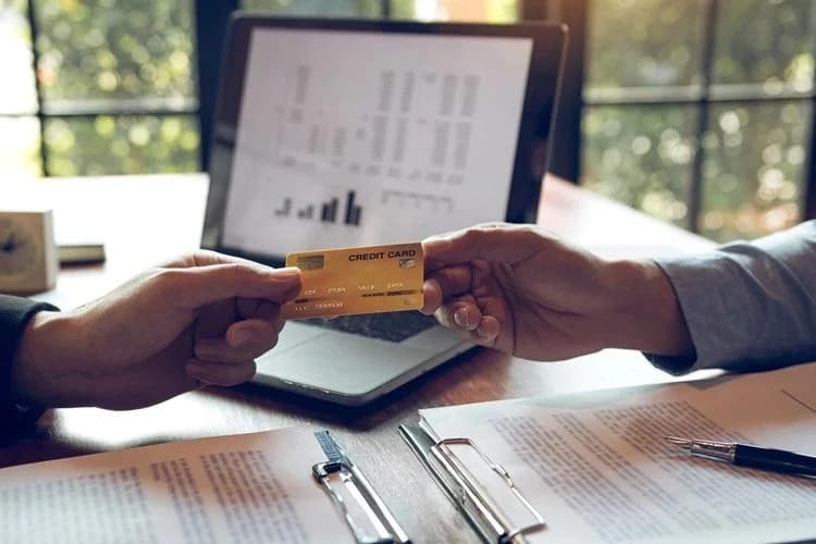 Где открыть счет на оффшорную компанию для граждан России в текущих реалиях?