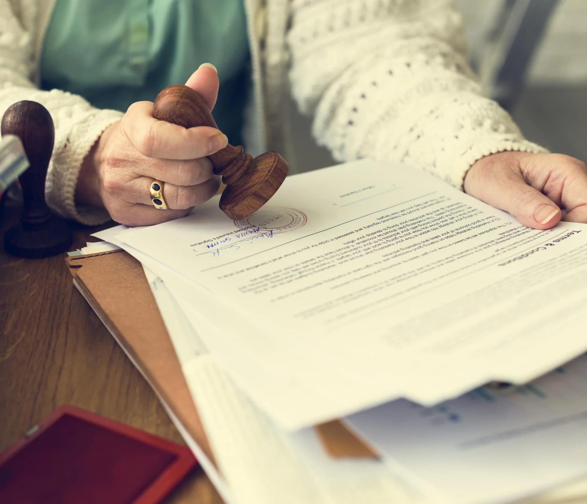 Правительство определило, какие ведомства должны проставлять апостиль