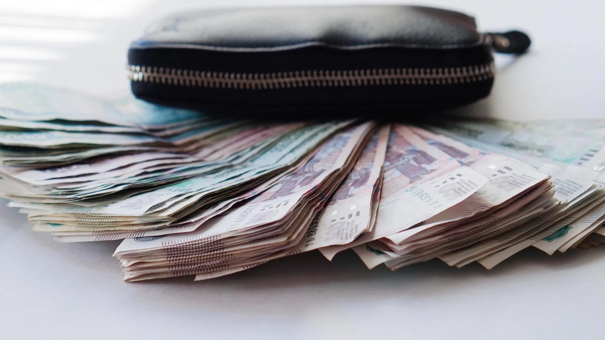 Минфин внесет в правительство законопроект об ограничении расчетов наличными