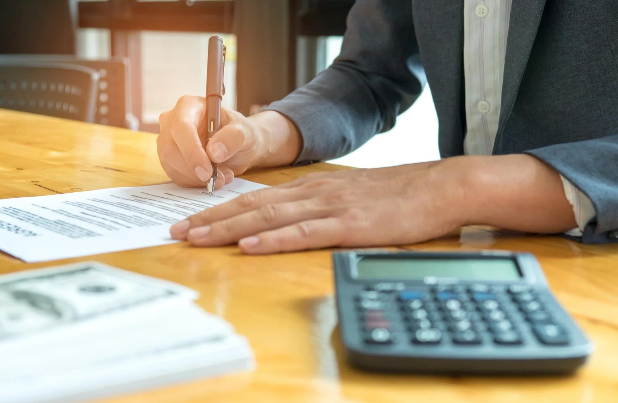 Признание сделки недействительной: налоговые последствия