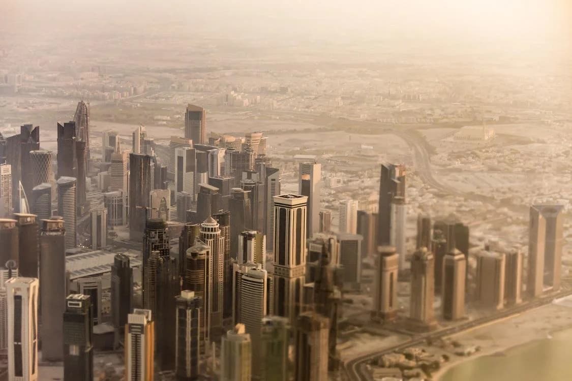 Катар вводит обязательный полис медицинского страхования для владельцев многократных рабочих виз