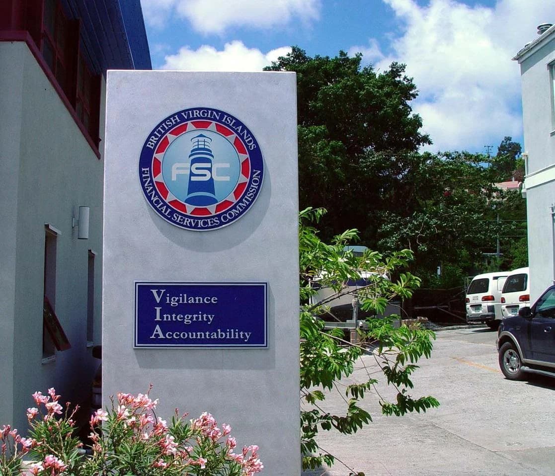 Работа зарубежных госорганов постепенно восстанавливается