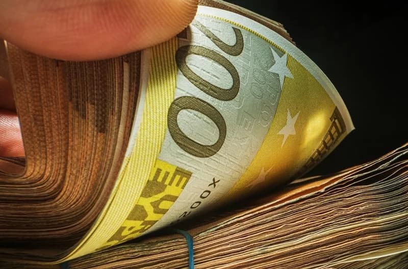 Евросоюз установит потолок для наличных платежей 10 000 EUR