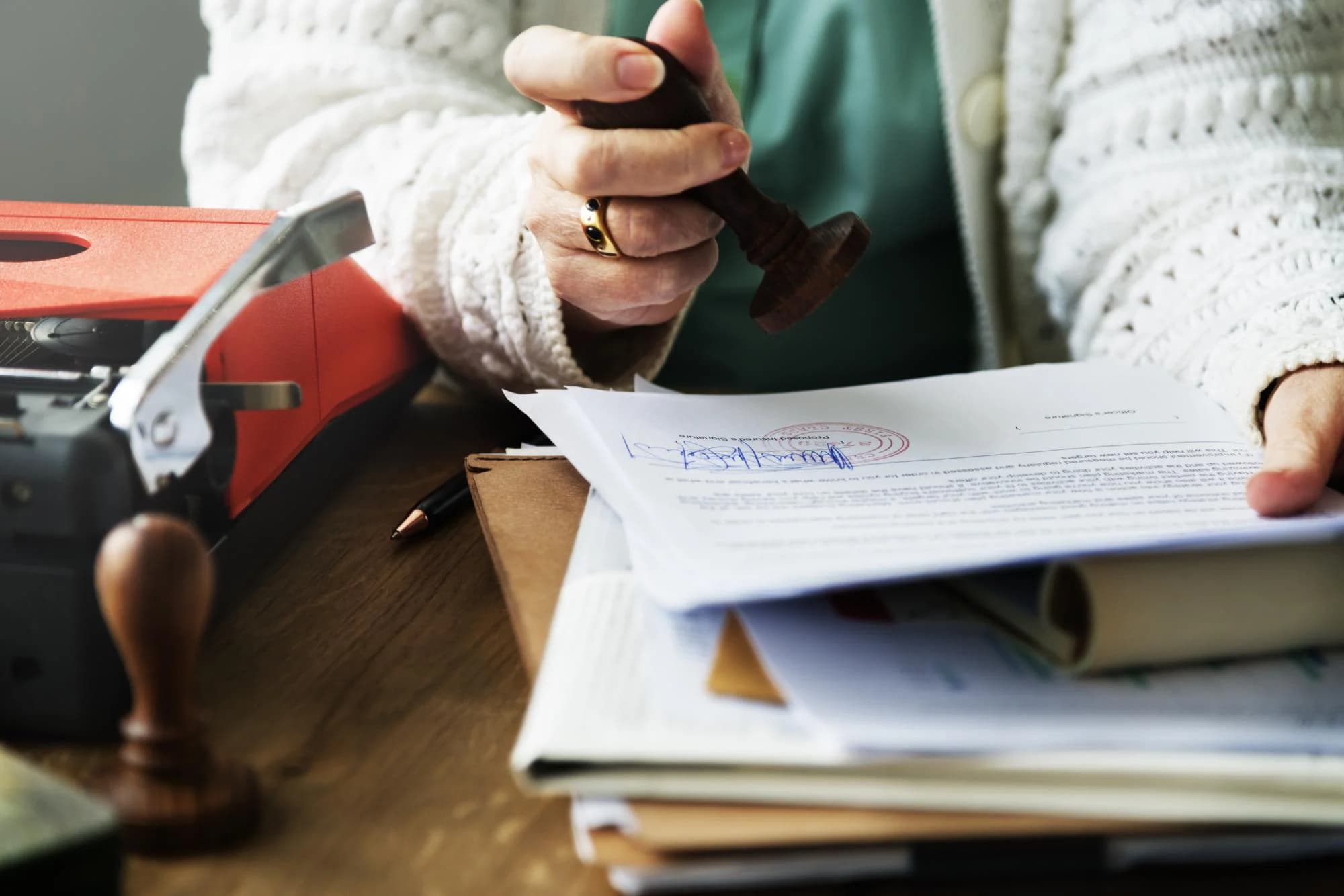 На справку 2-НДФЛ по новой форме не требуется ставить печать организации