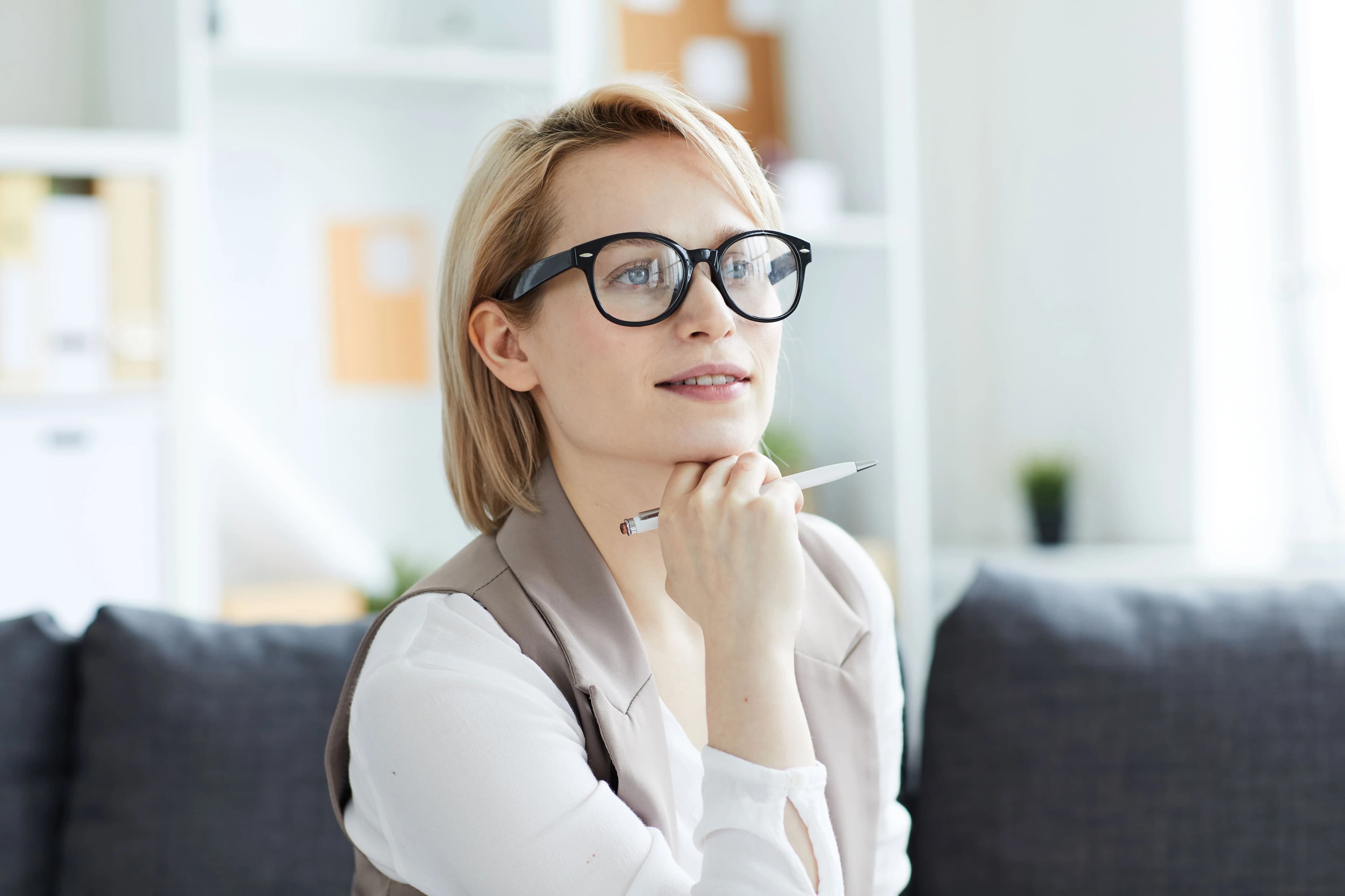 В декабре 2023 года важно отправить два уведомления по НДФЛ